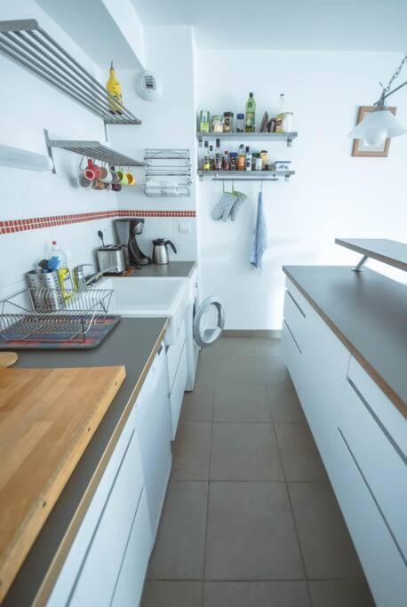 Chez Martin - Spacieux Appartement Climatise Proche De La Plage Ла-Гранд-Мот Экстерьер фото